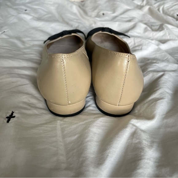 VANELi Favor Slip-on Flats Tan and black Bow Coquette Leather Sz 8 NARROW - Picture 9 of 9